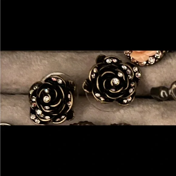 Betsey Johnson Vintage Burnished Bronze Crystal Studded Rose Flower Earrings - Picture 2 of 2